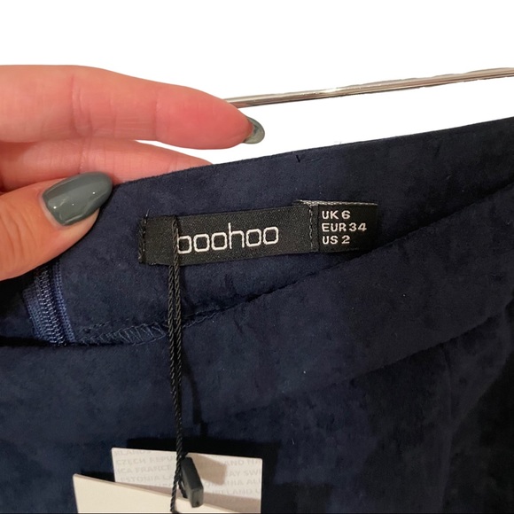 Boohoo IIia Soft Suede A-Line Mini Skirt Size US 2 Navy - Picture 3 of 3